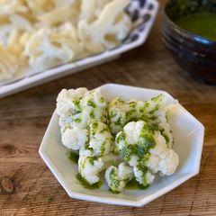 A picture of 🥦 Steamed cauliflower with green sauce.