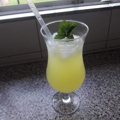 A picture of My detox Water.