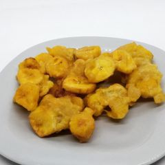 A picture of Semiripe banana fritters.