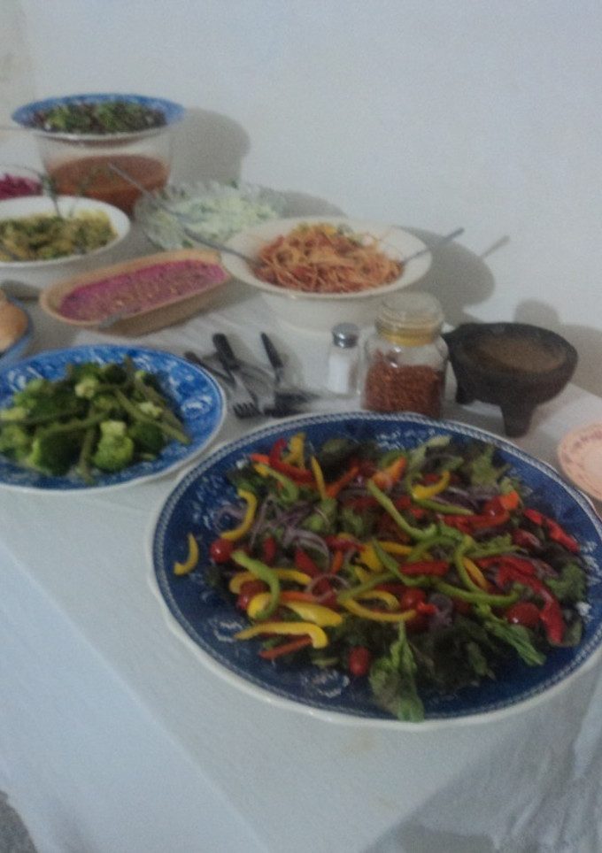Una foto de Ensalada de pimientos de colores y aderezo de mezcal y tuna Geras correa. México