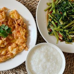 A picture of Deliciously Simple Dinner Recipes •15 Minute Easy & Classic Thai Style Meal.