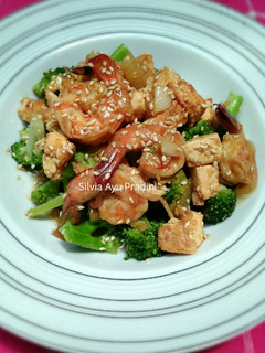 Foto resep Cah brokoli tofu udang dengan taburan wijen