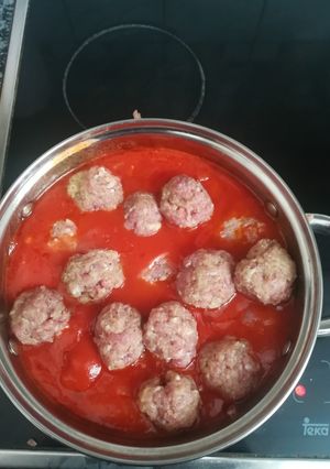 Una foto de Albóndigas en tomate con semillas