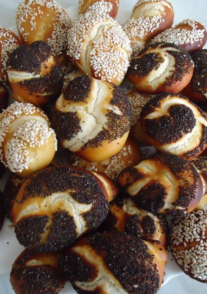 Немецкие булочки с маком и кунжутом