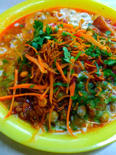चटपटी आलू टिक्की चाट (Chatpati aloo tikki chaat recipe in hindi) रेसिपी मुख्य फोटो