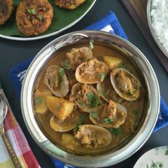 A picture of Tisryache Kaalvan (Clams Curry).