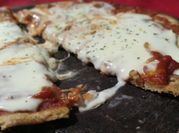 Una foto de pizzetas sin levadura
