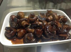 Una foto de Champiñones salteados a la soya!
