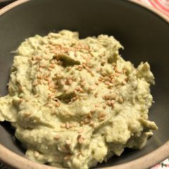 A picture of Avocado dip - vegan.