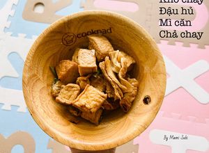 Hình của món Đồ chay kho nước tương. Đậu hủ, chả chay, mì căn.