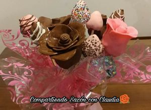 Una foto de Ramo de Rosas de fresas con chocolate🌹