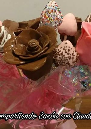 Una foto de Ramo de Rosas de fresas con chocolate🌹