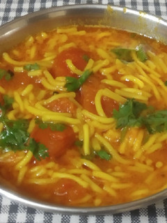 સેવ ટામેટા નું શાક (Sev Tameta Shak Recipe In Gujarati) રેસીપી મુખ્ય ફોટો