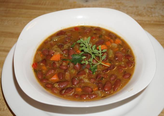 KIDNEY BEANS AND VEGETABLES SOUP, VEGAN. JON STYLE