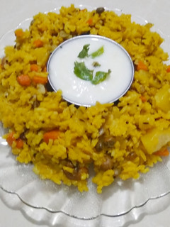 વઘારેલી ખીચડી (Vaghareli Khichdi Recipe In Gujarati) રેસીપી મુખ્ય ફોટો