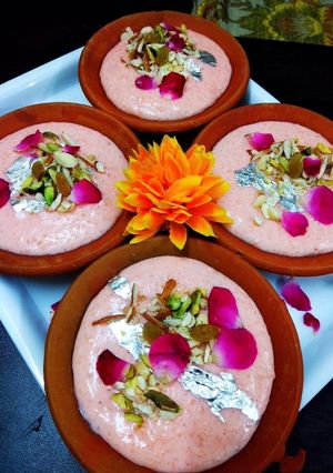 A picture of Rose phirni (rice).