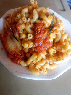 A picture of Jollof macaroni with panla fish.