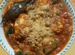 Una foto de Popeye -Salsa con verduras y huevo poché-