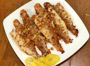 Hình của món Cá Hồng Muối Sả Chiên.