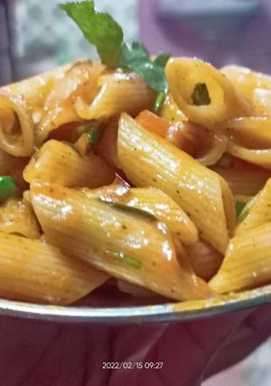 रेड सॉस पास्ता(Red sauce pasta recipe in hindi) रेसिपी मुख्य फोटो