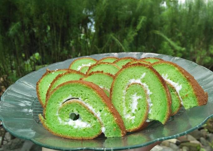 Bolu gulung pandan lembut sederhana