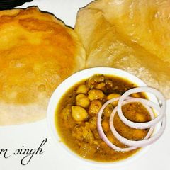 A picture of Chole bhature.