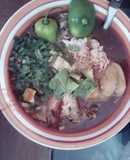 Caldo de pollo rojo