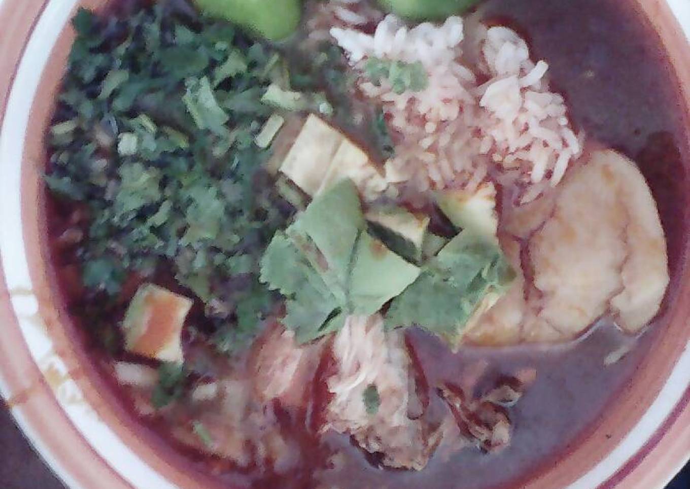 Caldo de pollo rojo