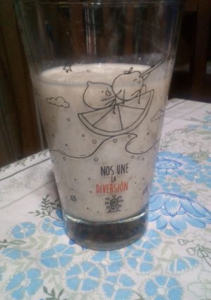 Una foto de Batido de banana, avena y chía