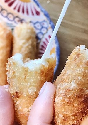 Hình của món 💚 Phô Mai Que Kéo Dây Chiên Giòn (Crispy Fried Cheese Sticks).