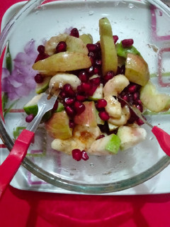 झटपट एप्पल फ्रूट चाट (jhatpat apple fruit chaat recipe in Hindi) रेसिपी मुख्य फोटो