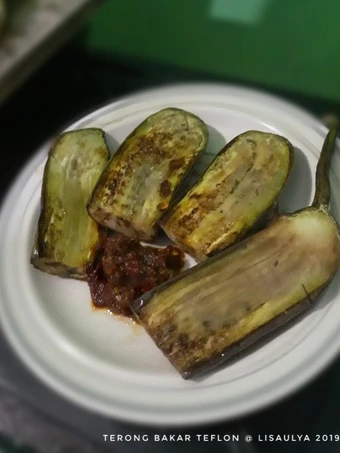 Cara Mudah Menyiapkan Resep #22 Terong bakar teflon sambel tomat yang Lezat Sekali Anti Ribet, Uenak Banget