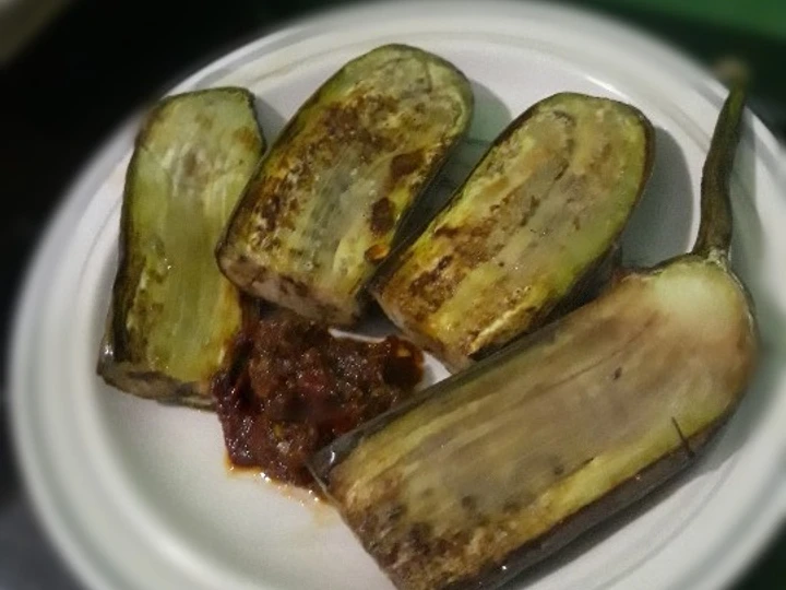 Cara Mudah Menyiapkan Resep #22 Terong bakar teflon sambel tomat yang Lezat Sekali Anti Ribet, Uenak Banget