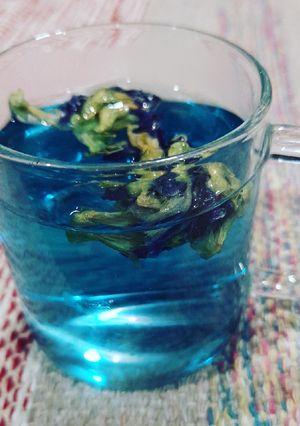 A picture of Butterfly pea tea.