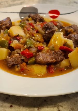 Foto principal de Ternera guisada con pimientos y cebolla