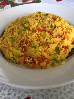 Una foto de Cuscús con cúrcuma