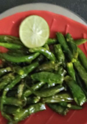 तीखा और चटपटा इंस्टेंट हरी मिर्च का अचार रेसिपी मुख्य फोटो