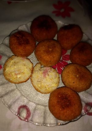 Una foto de Croquetas de arroz con jamón y queso