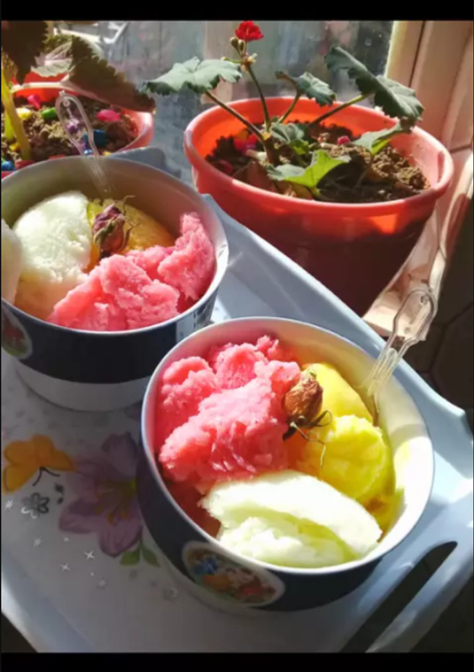 عکسی از دستور بستنی زعفرانی وانیلی و توت فرنگی🍓🍨🍦🍧🍦🍨🍧🍭
