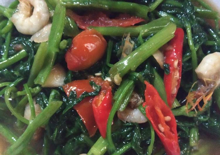 Langkah Mudah untuk Menyiapkan Cah kangkung saos tiram, Lezat
