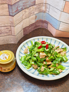 (微波爐) 鹽麴雞肉炒青江菜 的食譜成品照片