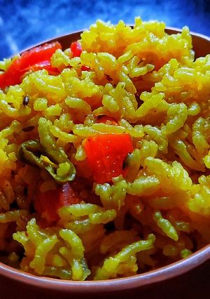 A picture of Simple vegetable biryani in pressure cooker.
