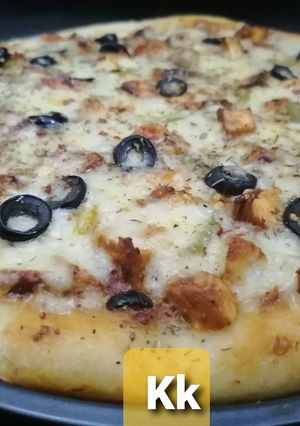 A picture of Grilled Smoky Chicken pizza😋.