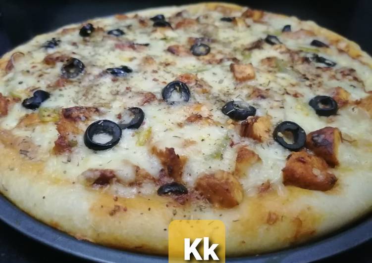 Easiest Way to Make Quick Grilled Smoky Chicken pizza😋