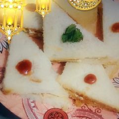 A picture of Bread chicken sandwich.