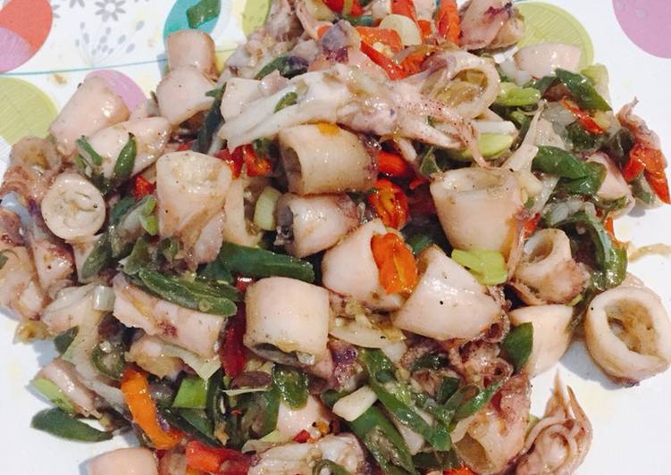 Bahan Menyiapkan Cumi asin cabe merah hijau  Gampang sederhana, Sempurna