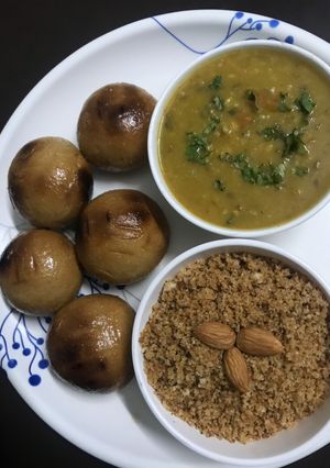 A picture of Daal Baati Churma.