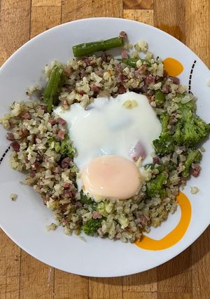 Una foto de Migas de coliflor con taquitos de jamón