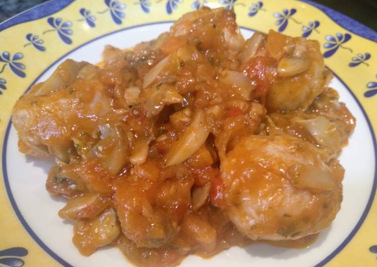 Albóndigas de pavo y pollo con salsa de champiñones y vino blanc