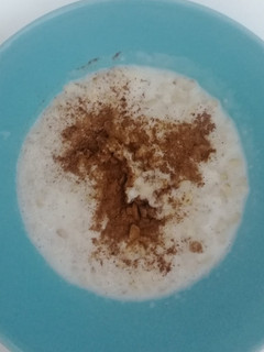 Una foto de Porridge de avena y arroz inflado